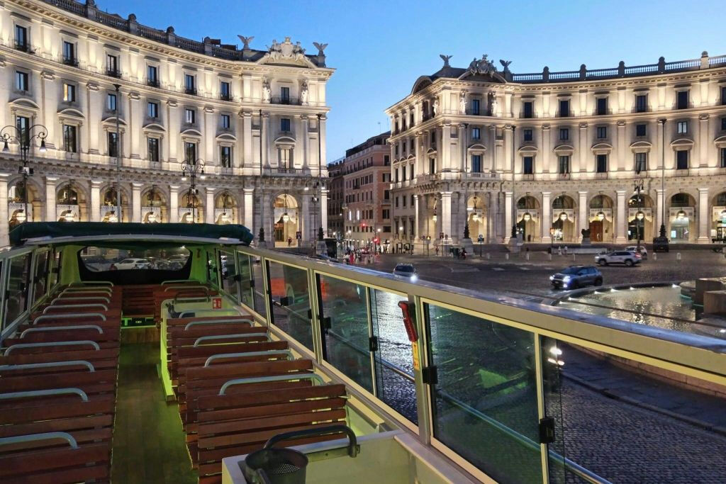 Green Line Tours Roma: Ônibus noturno Hop On Hop Off