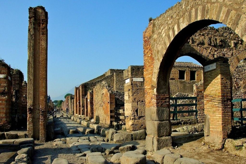 Pompei, Vesuvius & Herculaneum: Entry Ticket + Roundtrip from Naples