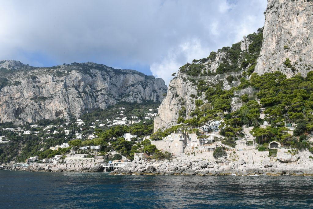 Capri: passeio de barco pela ilha + ida e volta de Sorrento