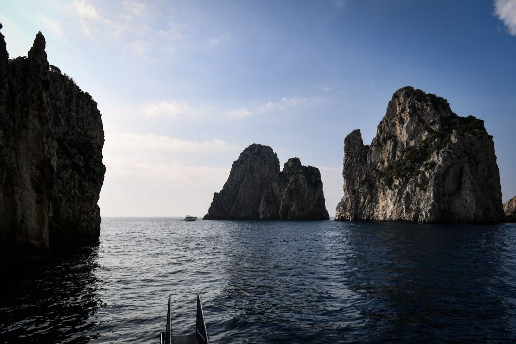 Capri: passeio de barco pela ilha + ida e volta de Sorrento