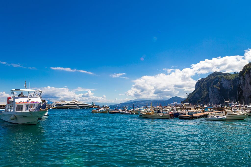 Capri: tour in barca da Sorrento + degustazione di limoncello