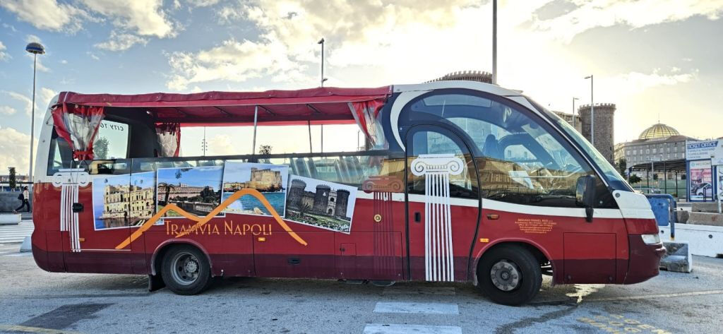 Beducci Bus Nápoles: Excursão Hop-on Hop-off pela cidade