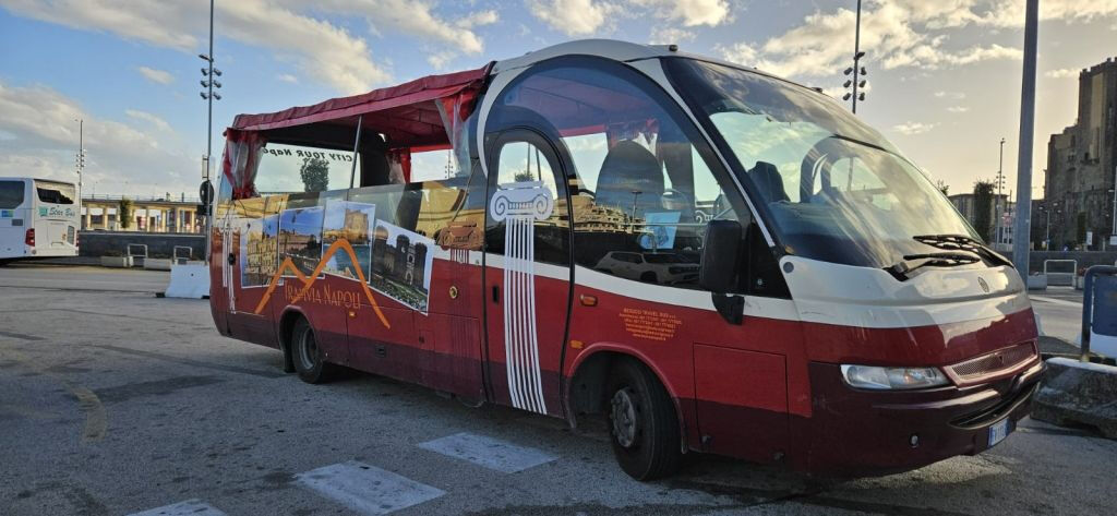 Beducci Bus Nápoles: Excursão Hop-on Hop-off pela cidade