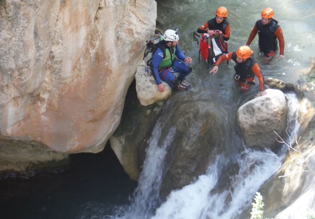 Actividades de aventura em Teruel - Canyoning aquático em Villarluengo