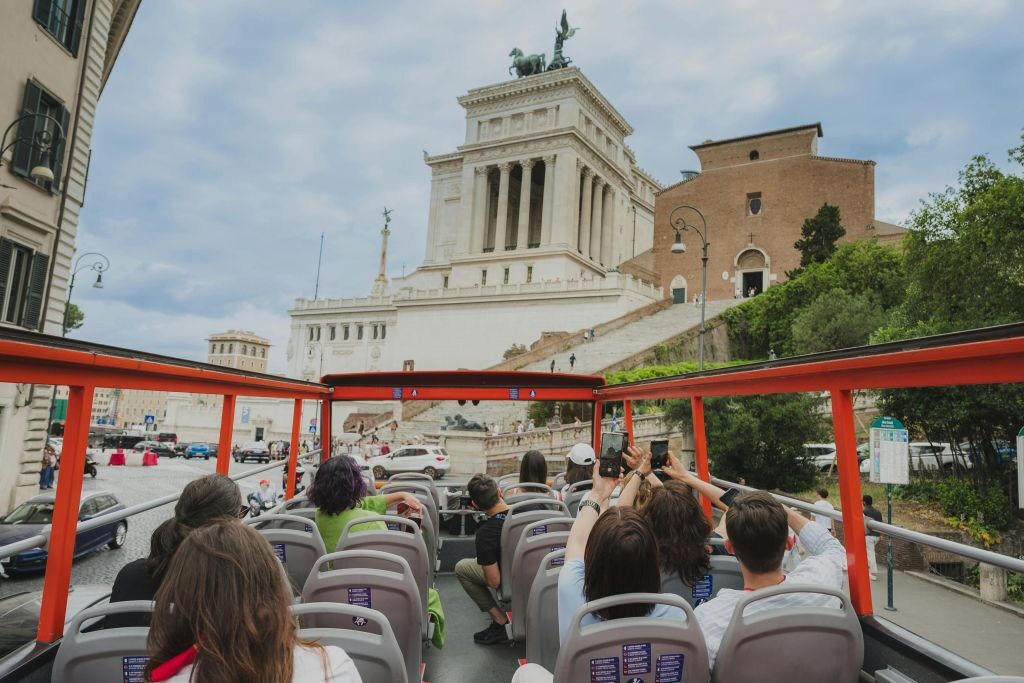 Roma: Bus Hop-on Hop-off + Trasferimenti da Civitavecchia