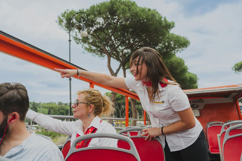 Roma: Ônibus hop-on hop-off + traslados de Civitavecchia