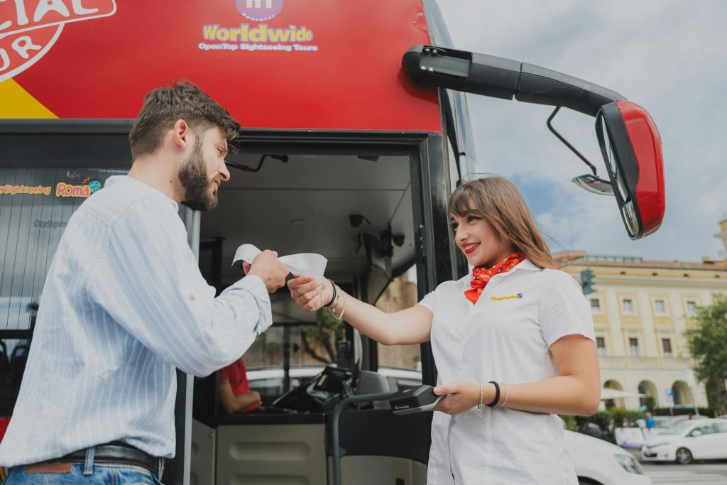 Roma: Bus Hop-on Hop-off + Trasferimenti da Civitavecchia