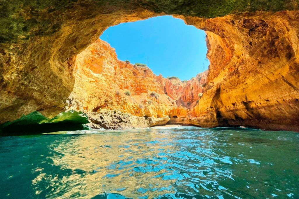 Portimão to Gruta do Paraíso Tour