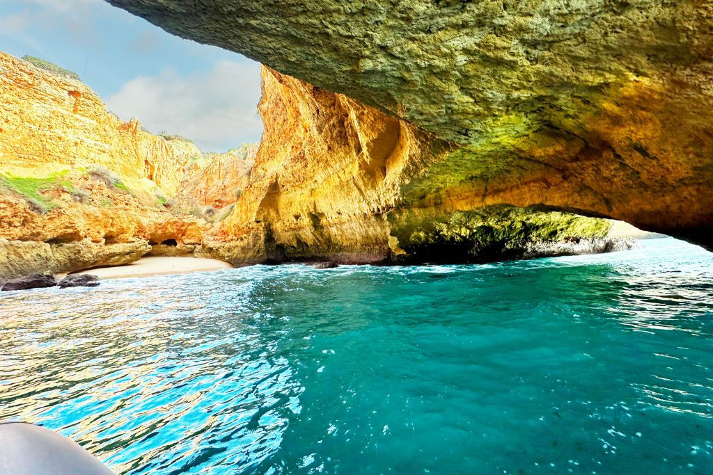 Portimão to Gruta do Paraíso Tour