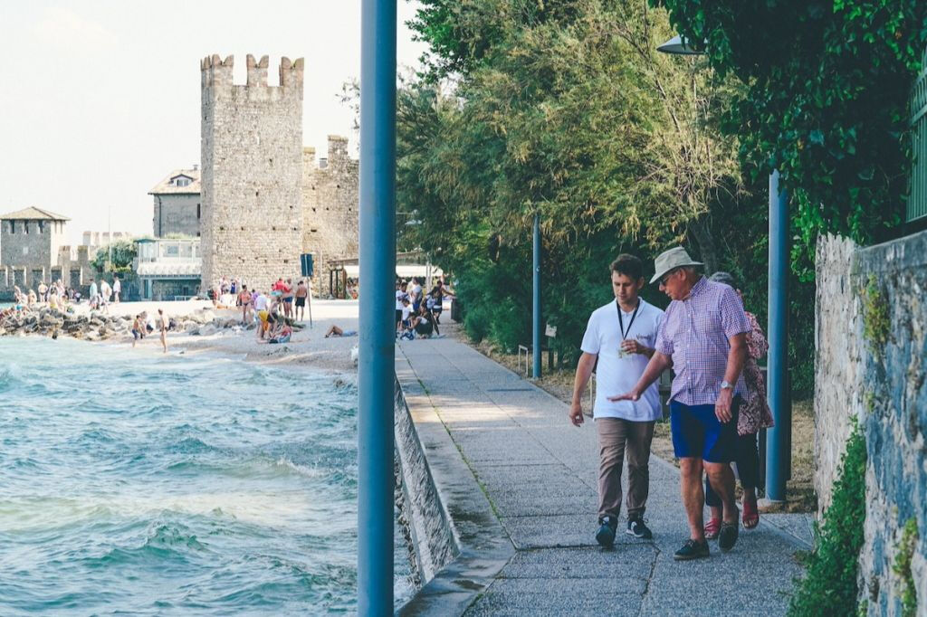 Sirmione: Excursión en barco y Cuevas de Catullo