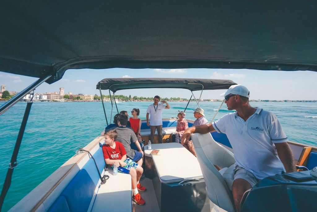 Sirmione: Excursión en barco y Cuevas de Catullo