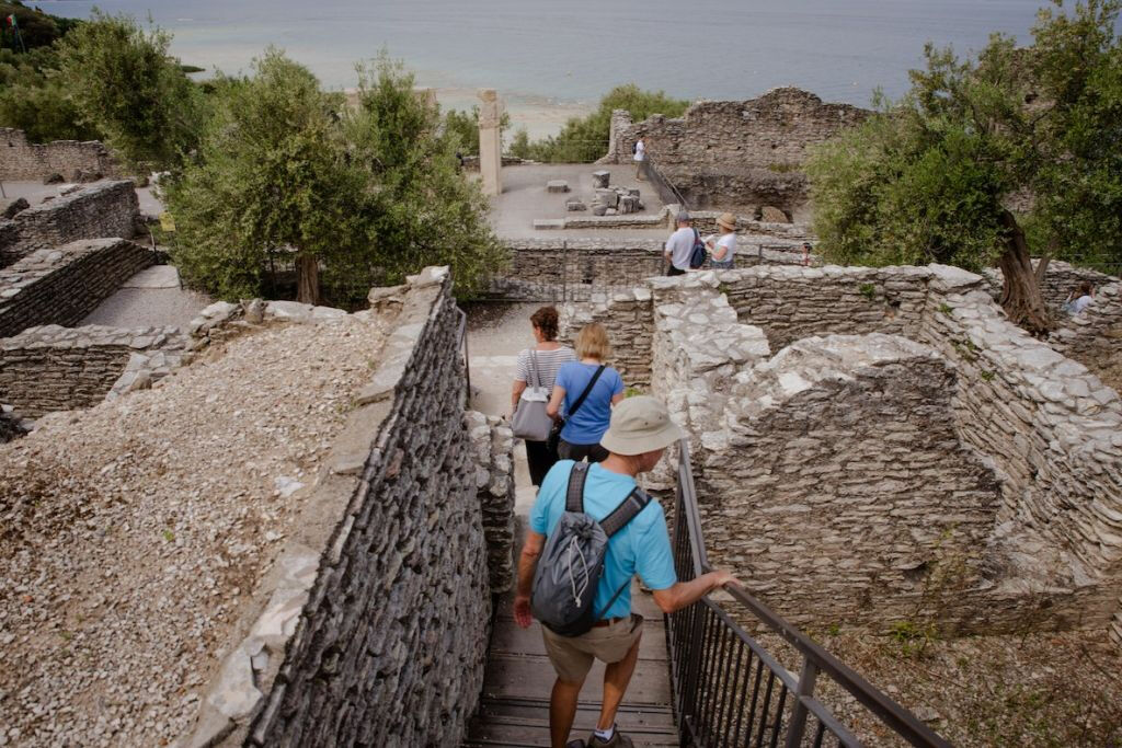 Sirmione: Excursión en barco y Cuevas de Catullo