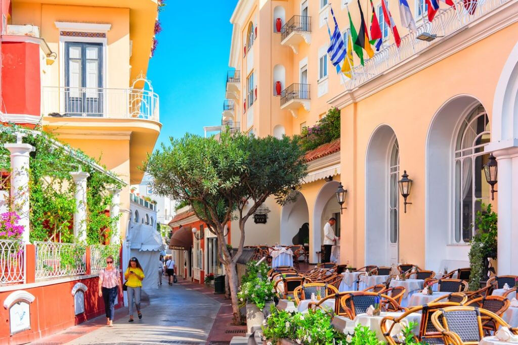 Capri: passeio de barco e parada para nadar + ida e volta de Nápoles
