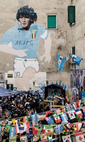 La Napoli monumentale di Maradona: tour a piedi
