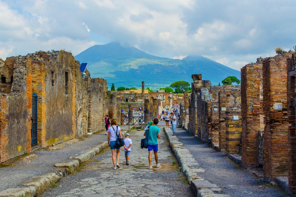Pompeya: Visita Guiada + Degustación y Comida + Ida y Vuelta desde Nápoles