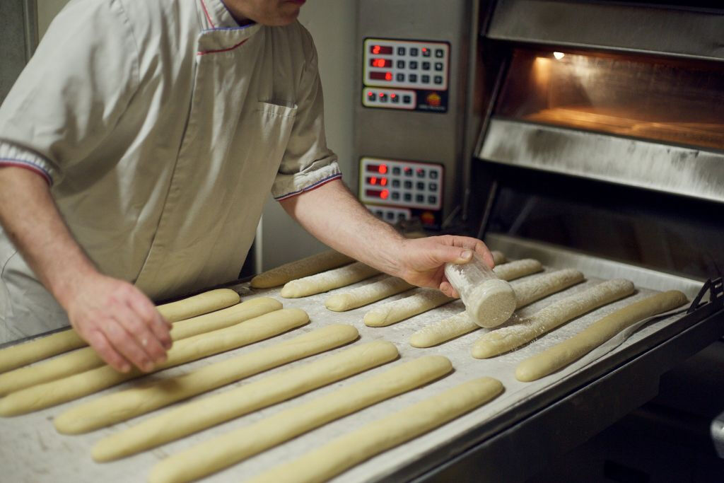 Corso di panificazione in una panetteria francese