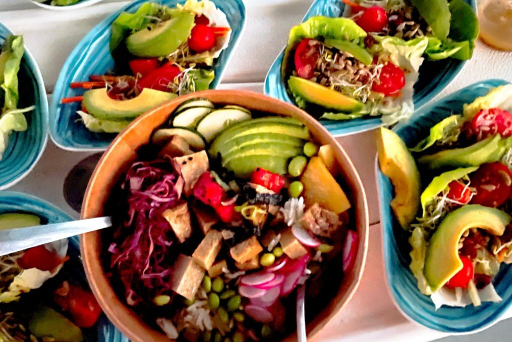Barcelona: Navegando con Yoga, Cocina Vegana y Bebidas por "Nautical Namaste"