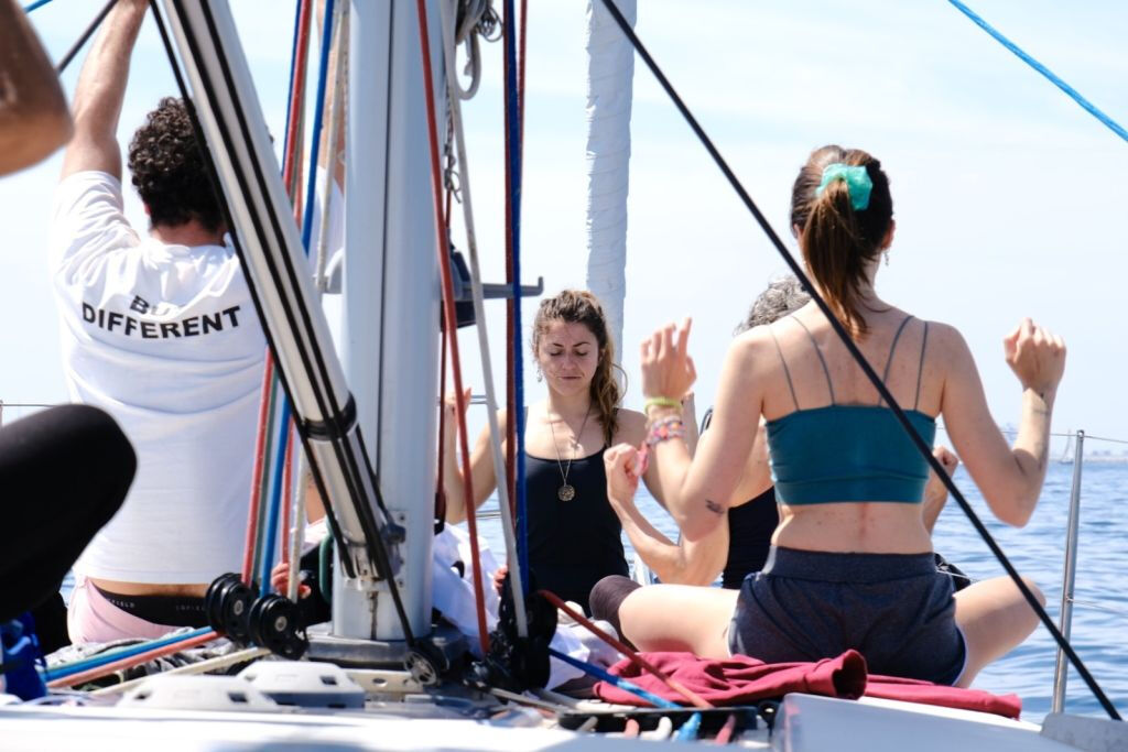 Barcelona: Navegando con Yoga, Cocina Vegana y Bebidas por "Nautical Namaste"