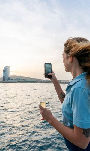 Barcelona: Small Group Sailing with Drinks & Snacks