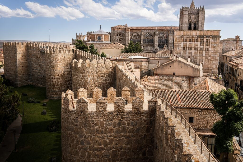 De Madri: Excursão medieval de dia inteiro em Toledo e Ávila