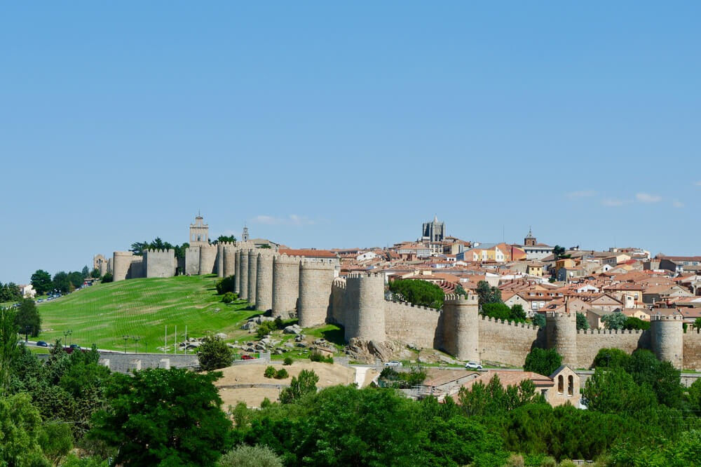 De Madri: Excursão medieval de dia inteiro em Toledo e Ávila