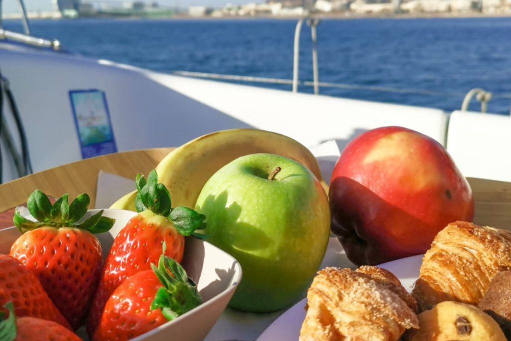 Barcelona: Sunrise Sailing with Paddle Board and Drinks & Snacks