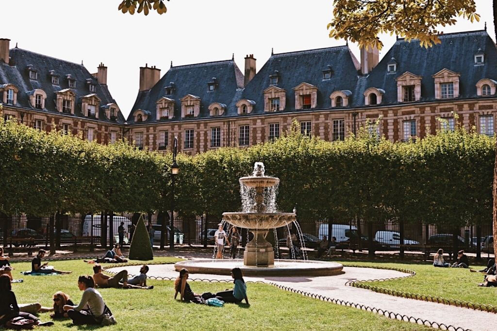 Le Marais & Jewish Quarter: Guided Walking Tour