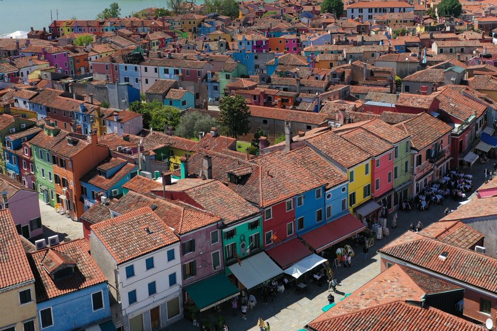 Murano y Burano: Excursión en barco con soplado de vidrio desde Venecia