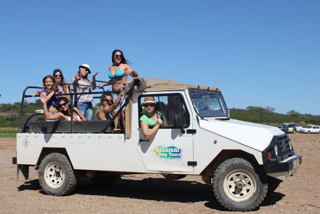 Excursión en Jeep Safari al Atardecer con Cena
