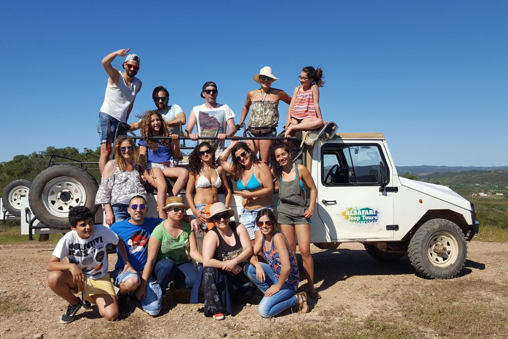 Excursión en Jeep Safari al Atardecer con Cena