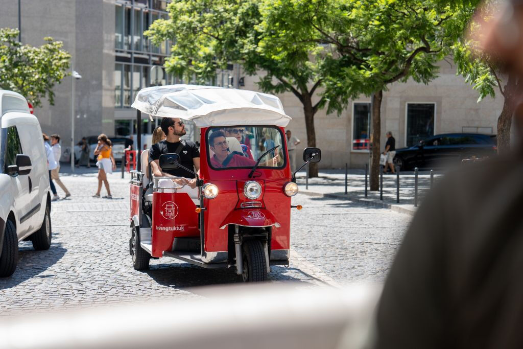 Porto: Personalised Private Tuk Tuk Tour