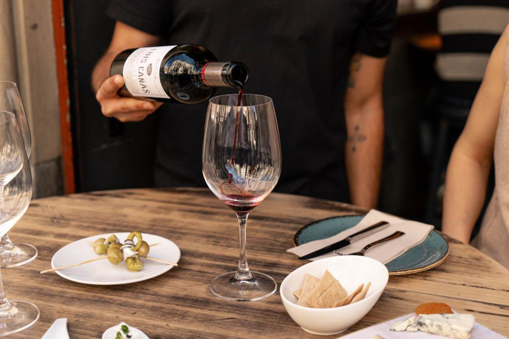 Barcelona: Visita enogastronómica con un sumiller