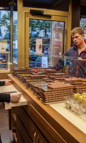 "Saint-Germain-des-Prés Pastry and Chocolate Tasting Tour in Paris"