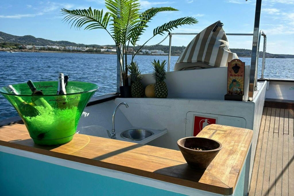 Ibiza: Midday Boat Tour Cala Bassa, Cala Comte & Caves
