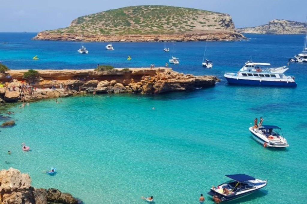 Ibiza: Midday Boat Tour Cala Bassa, Cala Comte & Caves