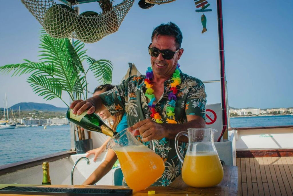 Ibiza: Midday Boat Tour Cala Bassa, Cala Comte & Caves