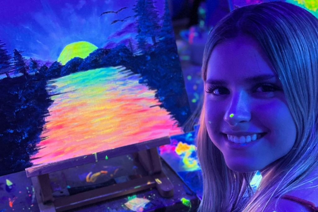Laboratorio di pittura e vino dell'Accademia Wine Gogh Glow