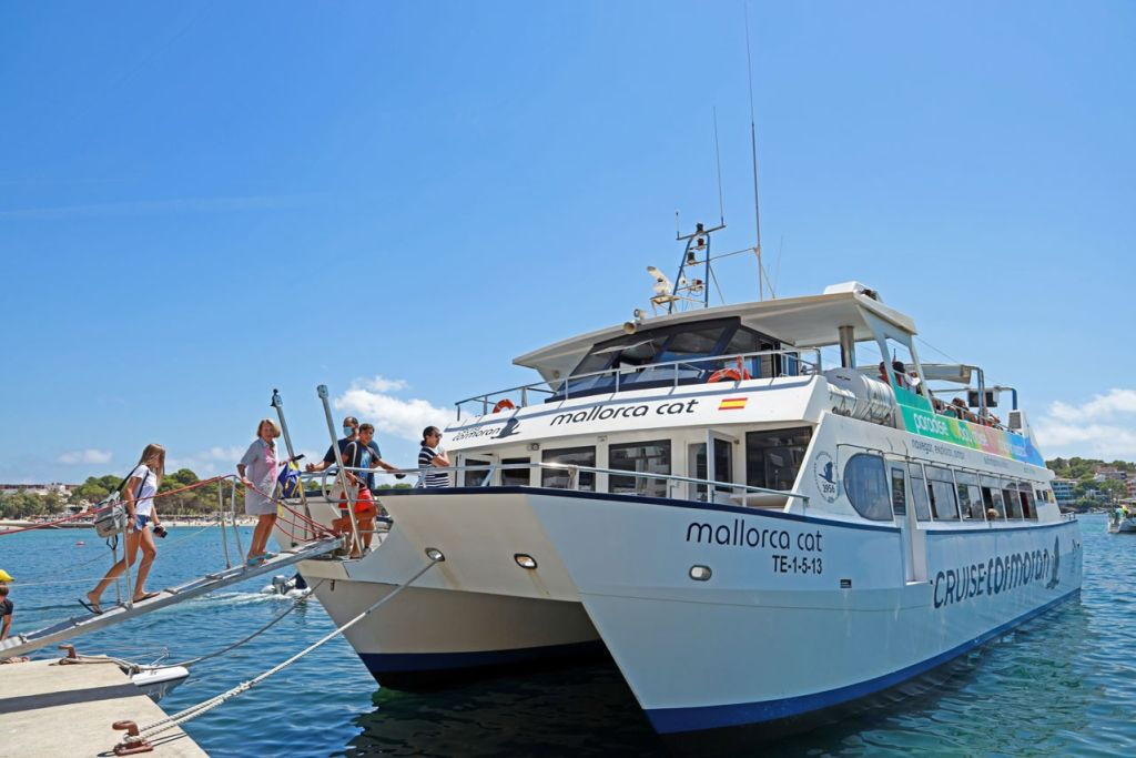 Palma de Mallorca: cruzeiro de catamarã de 2 horas + natação e mergulho com snorkel
