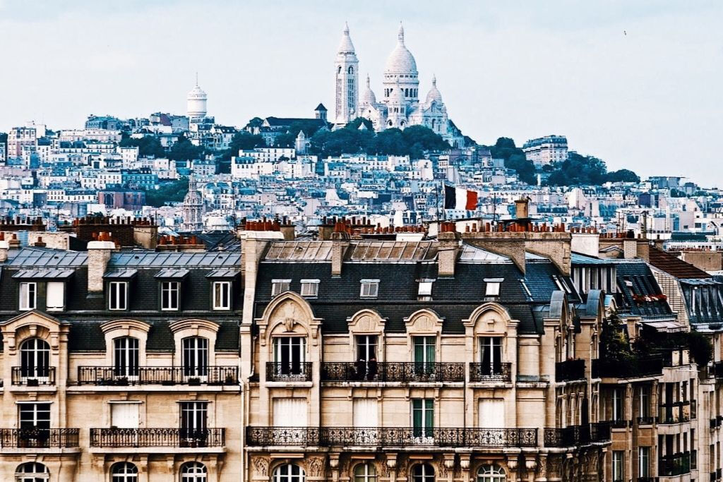 Montmartre: Semi-Private Guided Walking Tour