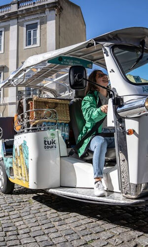 Passeio particular de Tuk Tuk de meio dia em Lisboa