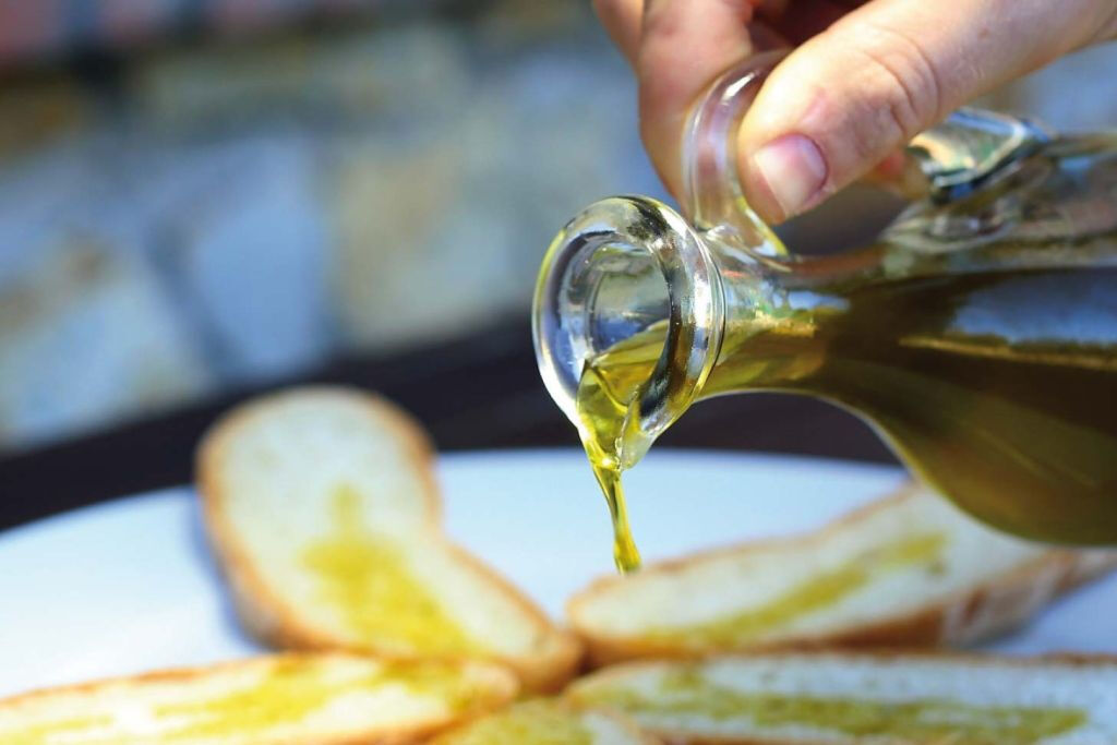 Villa Castelli: tour a piedi con degustazione di olio d'oliva