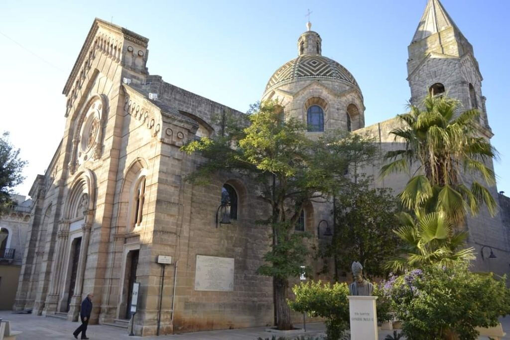 Villa Castelli: tour a piedi con degustazione di olio d'oliva