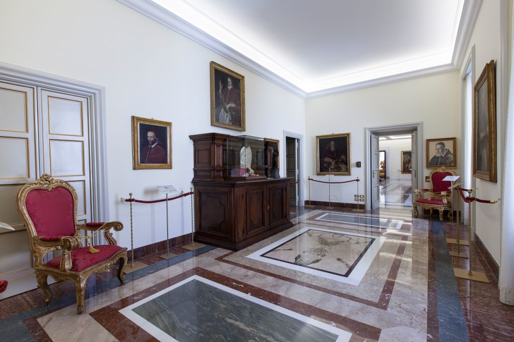 Castel Gandolfo: Papal Apartments and Secret Garden Entry Ticket