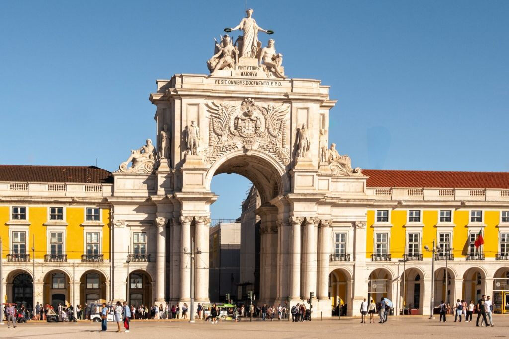 Lisbon (Chiado and Baixa Districts) Scavenger Hunt and Sights Self-Guided Tour