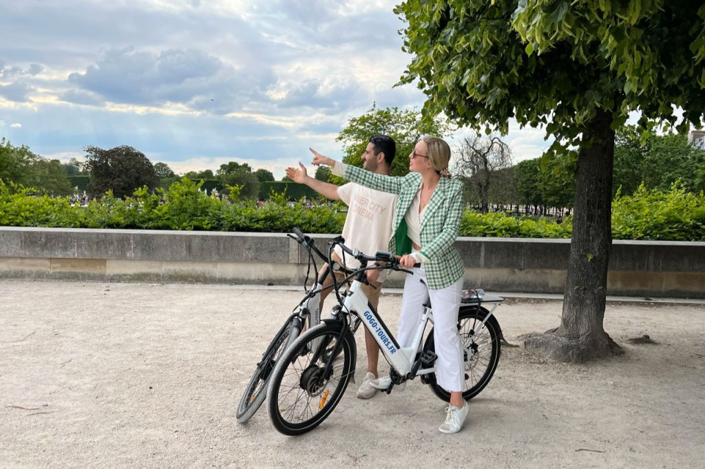 Paris : Visite guidée de l'après-midi en E-Bike pour petits groupes