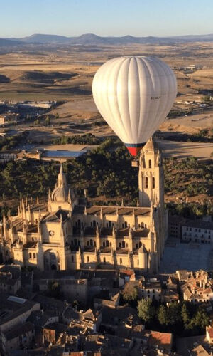 Segovia: Hot Air Balloon Flight + Tourist Bus