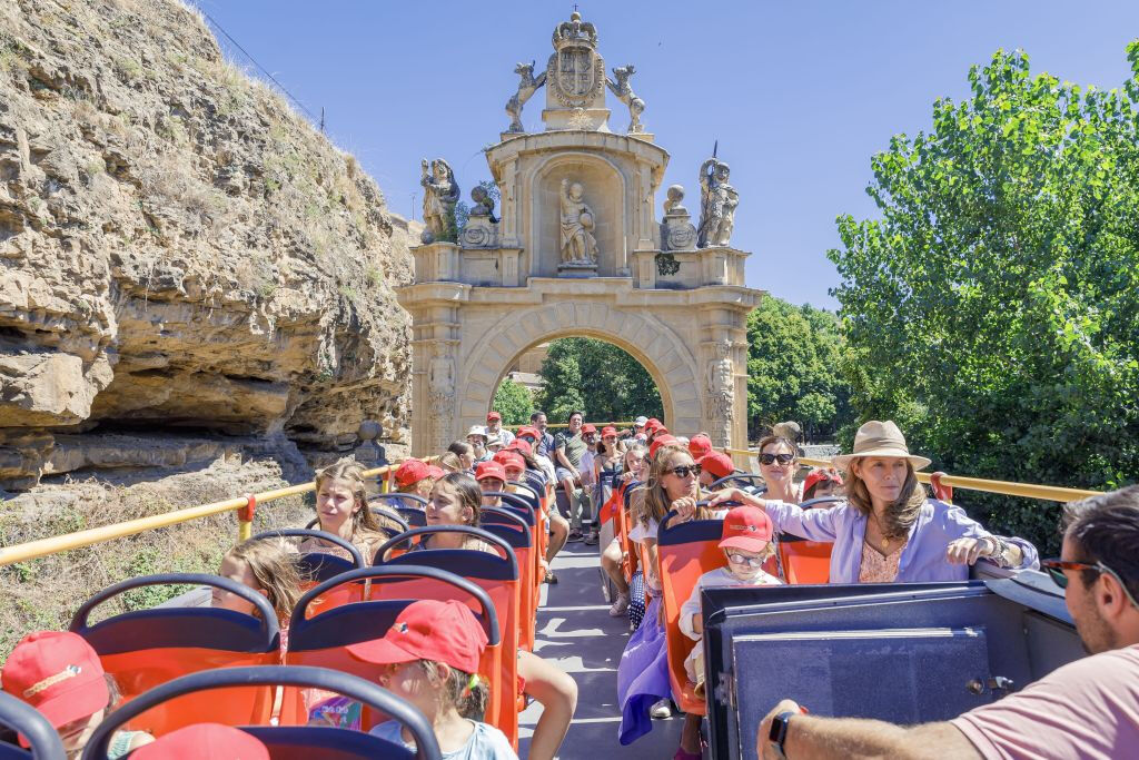Segovia: Vuelo en Globo + Autobús Turístico