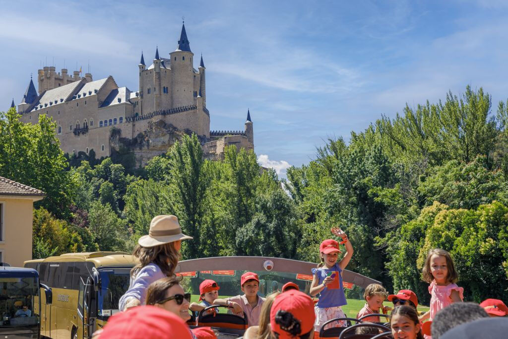Segovia: Vuelo en Globo + Autobús Turístico