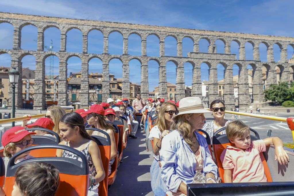 Segovia: Vuelo en Globo + Autobús Turístico