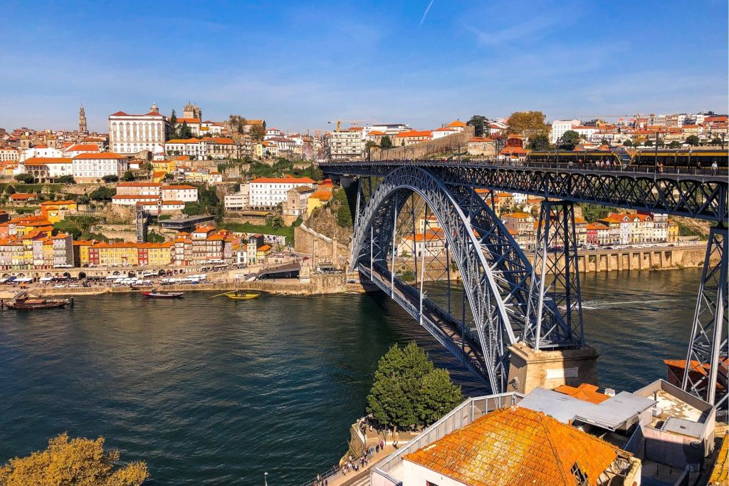 Excursión autoguiada a la Búsqueda del Tesoro y Lugares de Interés de Oporto